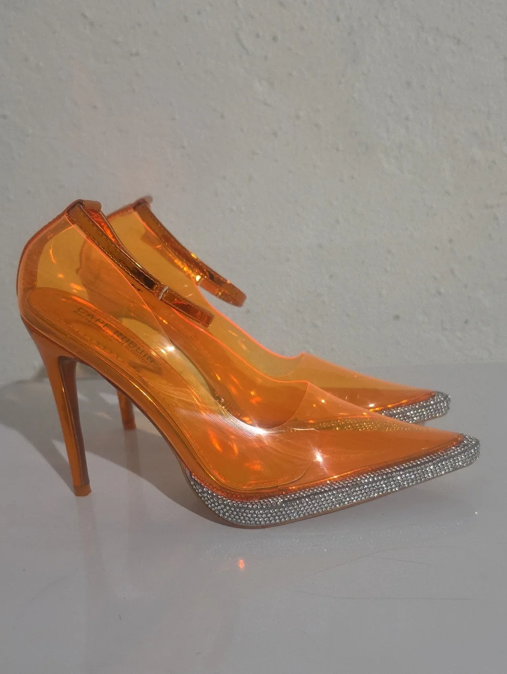 Cape Robbin sleek clear